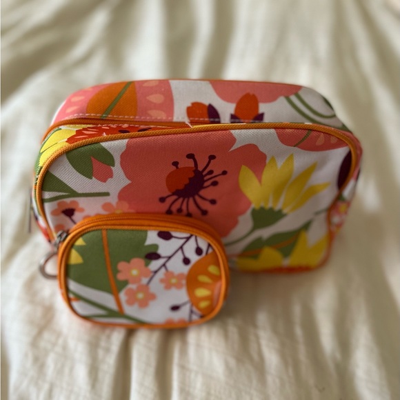 NEW, NEVER USED CLINIQUE MAKE UP BAG & CHANGE PURSE/WALLET - Picture 7 of 7